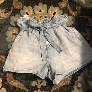 American eagle size 6 Mom shorts